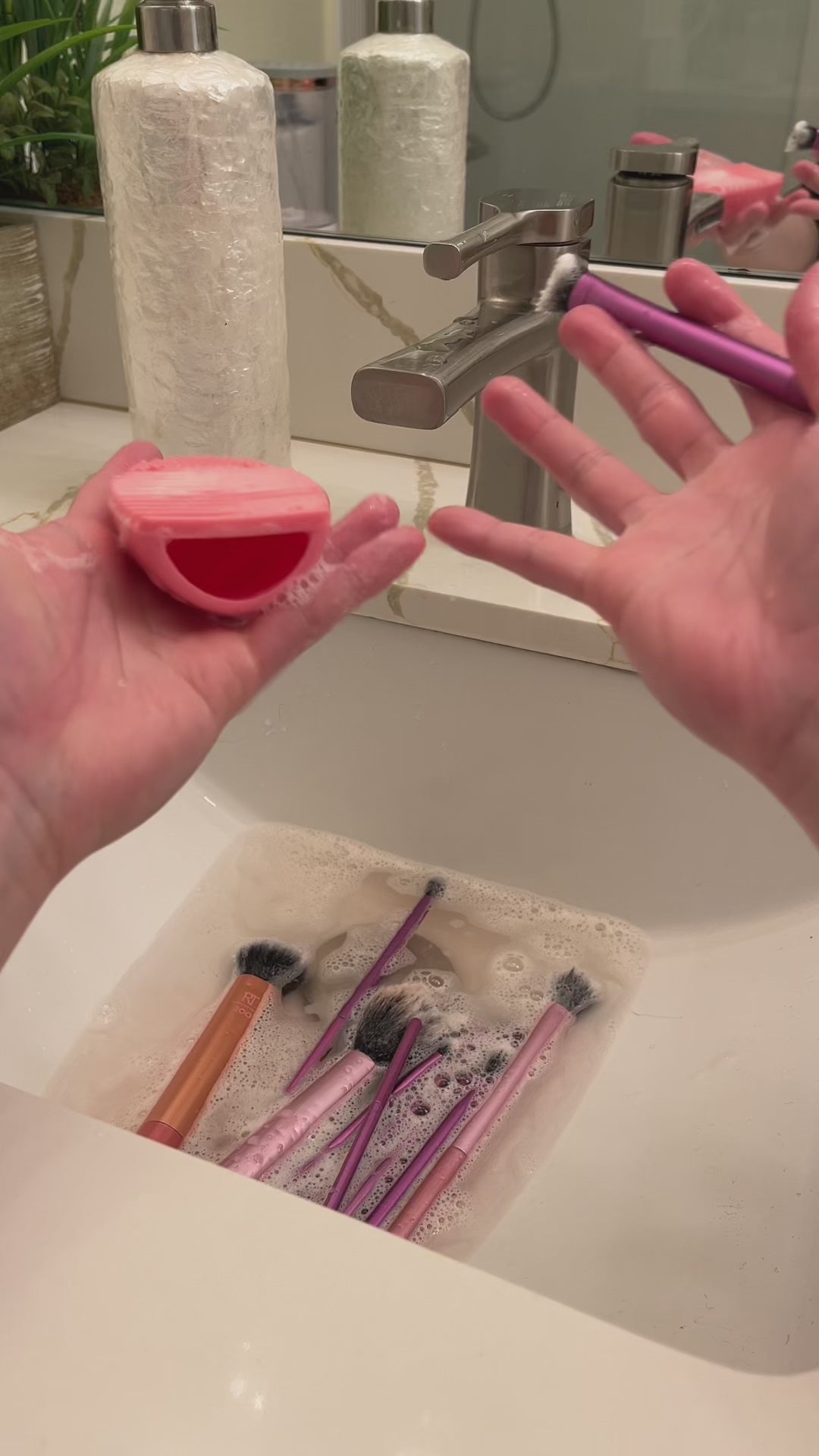 GlamSpin™ Automatic Makeup Brush Cleaner video